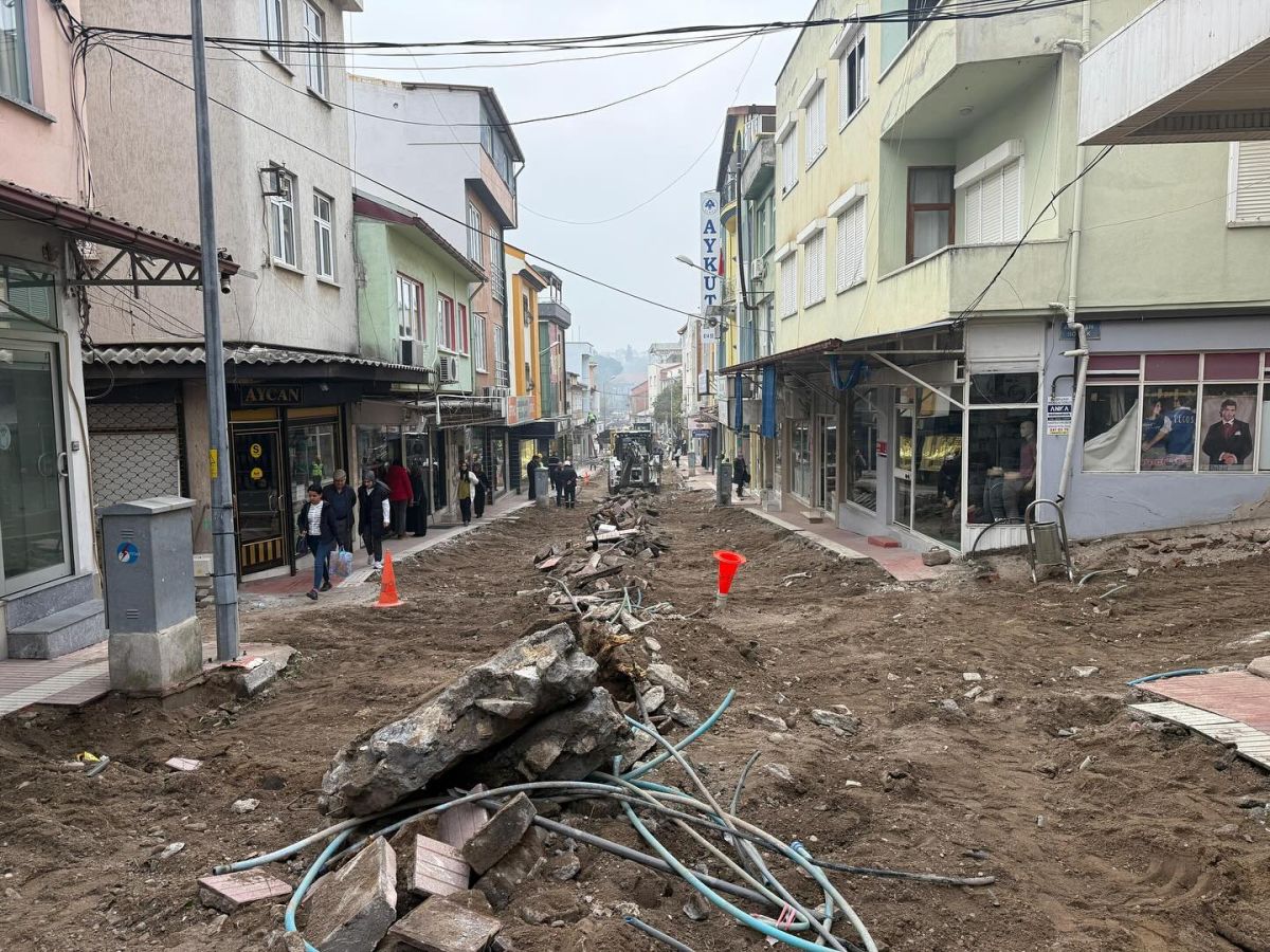 Bigadiç Belediyesi, kent estetiğini yenileyecek Sokak Sağlıklaştırma Projesi kapsamında Hitay