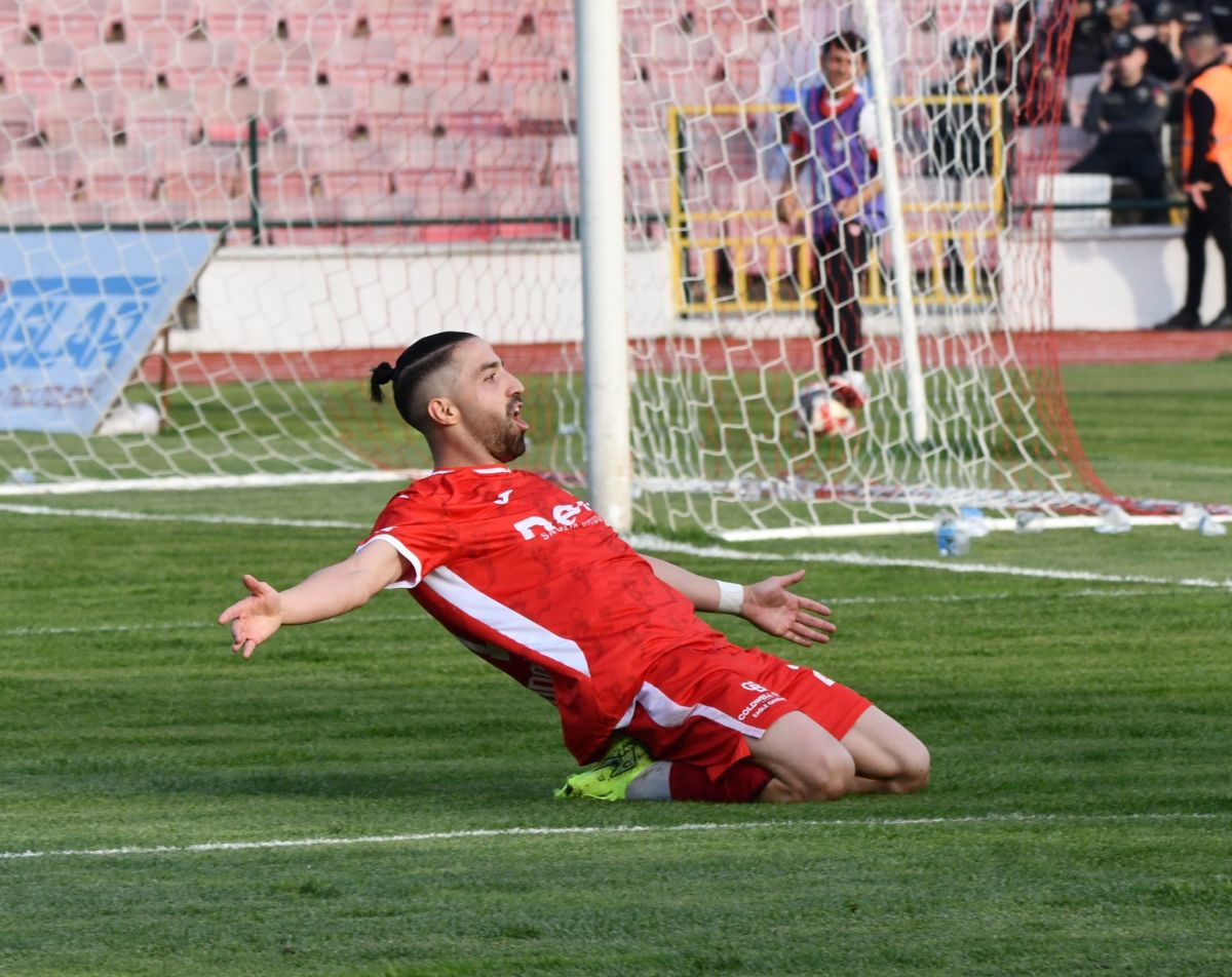 Balıkesirspor Nazillispor’u 3-0 Mağlup Etti 574990464 1389754156492984 1323951823428897456 n - Marmara Bölge Gazetesi