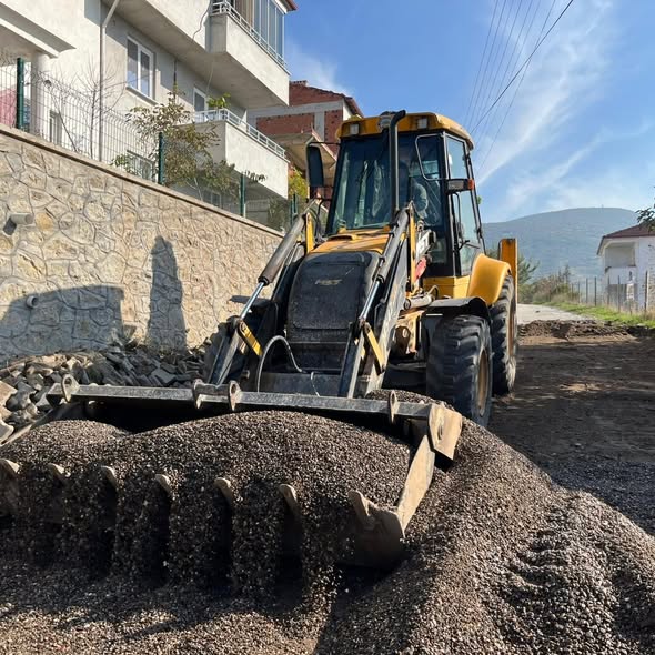 Bigadiç Belediyesi, ulaşım kalitesini artırmak ve şehir genelinde yolları yenilemek