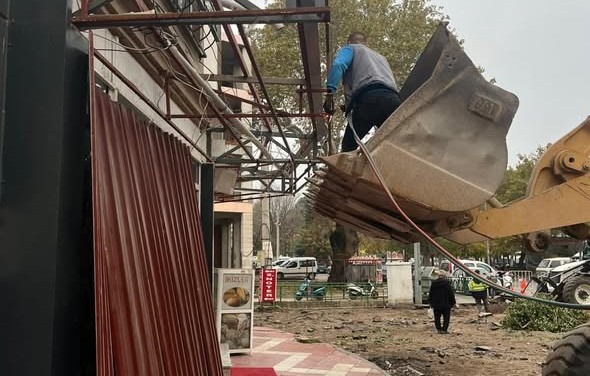 Bigadiç Belediyesi, şehir estetiğini güçlendirmek amacıyla cadde genelinde kapsamlı bir