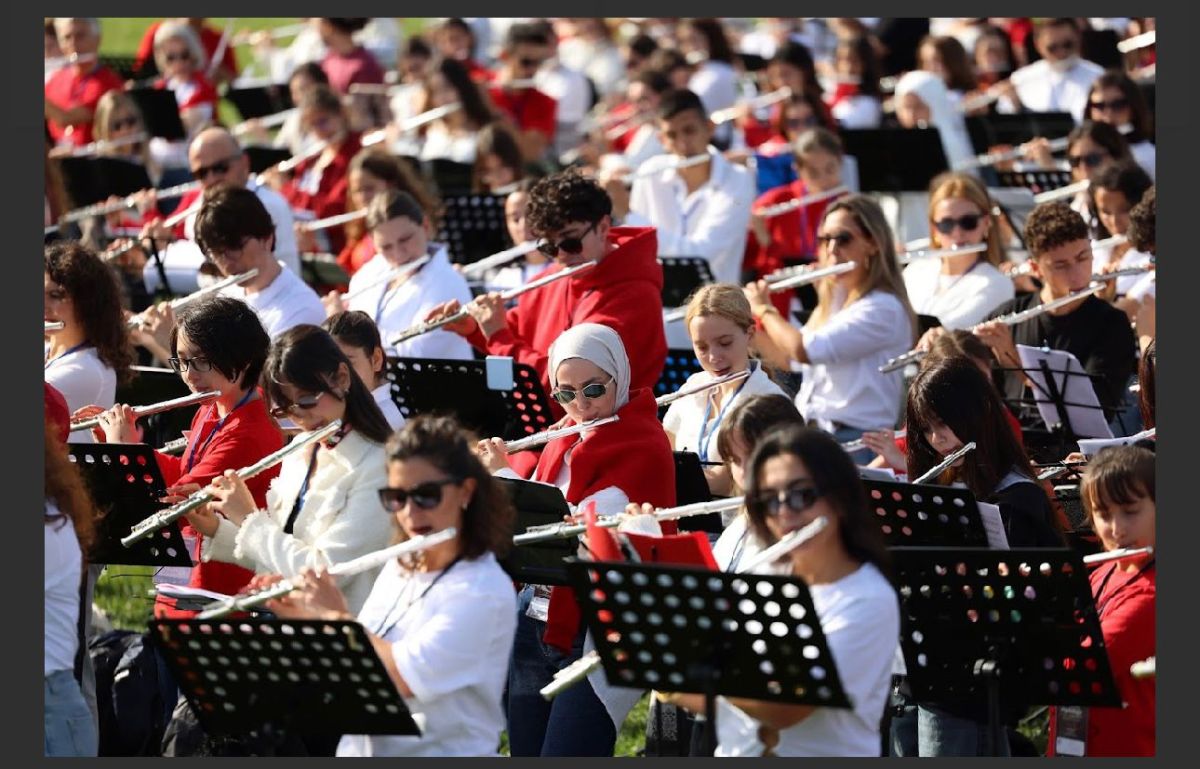 Cumhuriyet Bayramı’nda gerçekleştirilen Flüt Topluluğu Rekor Denemesinde Balıkesir Üniversitesi Necatibey