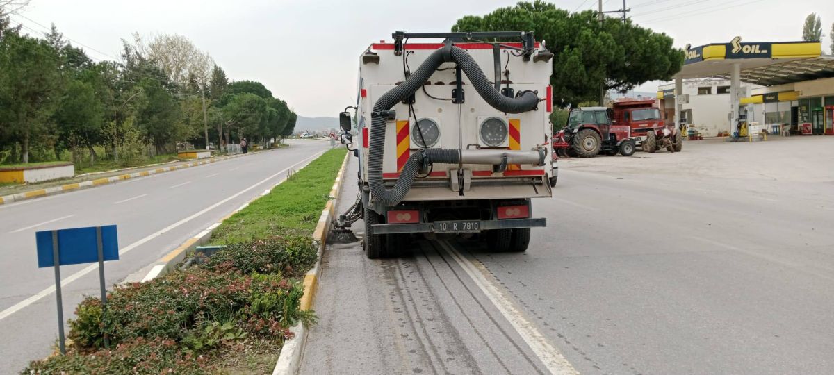 Kepsut Belediyesi’nden Hizmet Seferberliği: “Gece Gündüz Sahadayız” 577343119 1150859430580386 7866471329127855575 n - Marmara Bölge Gazetesi