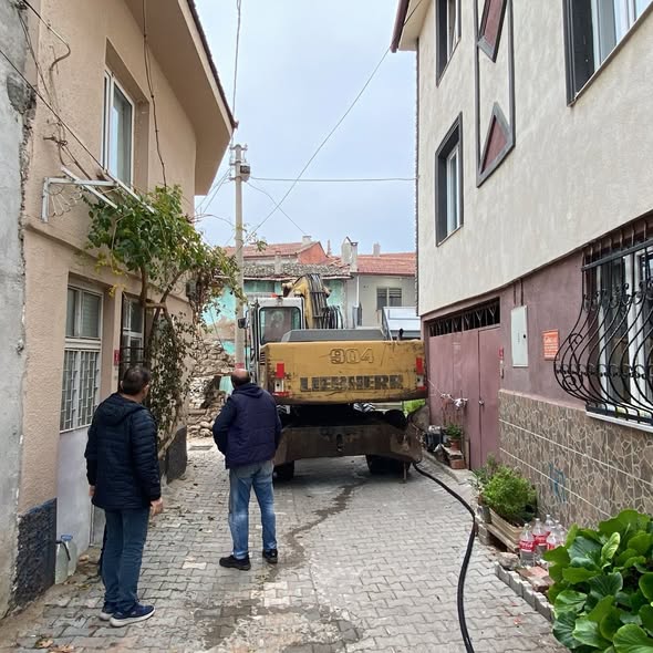 Bigadiç’te Riskli Binalar Alarm Verdi! 577455855 122218120112300867 531159859259592280 n - Marmara Bölge Gazetesi