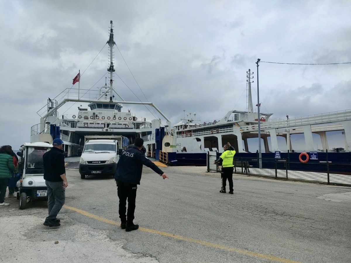 Balıkesir genelinde canlı hayvan taşımacılığına yönelik denetimler artırıldı. Belgeler titizlikle