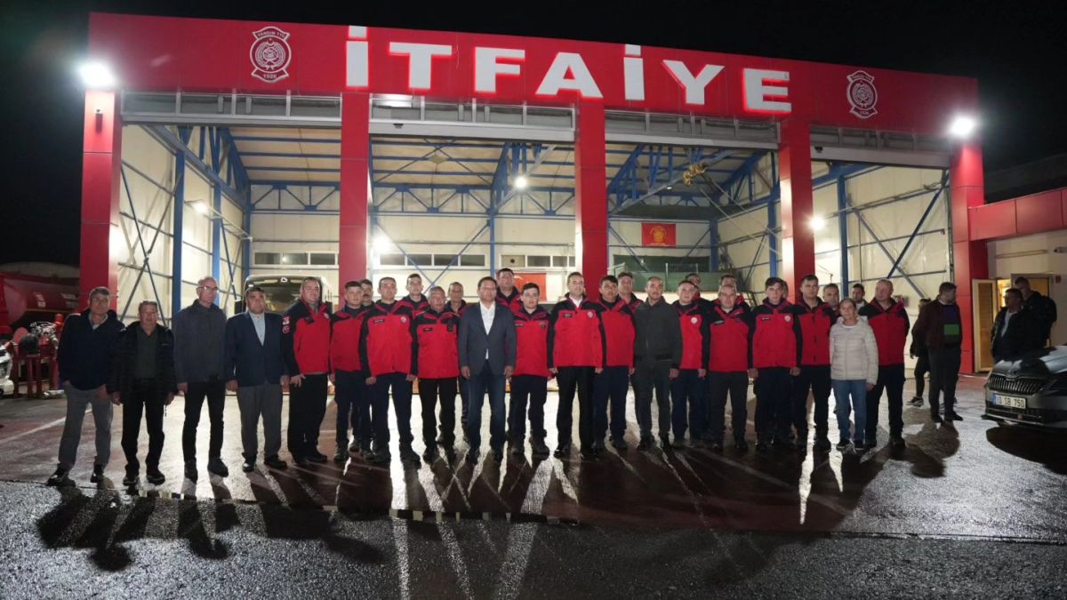 Serkan Sak ve Ahmet Akın’dan İtfaiyeye Moral Ziyareti! 577830667 25256849197286392 1401830266811519653 n - Marmara Bölge Gazetesi