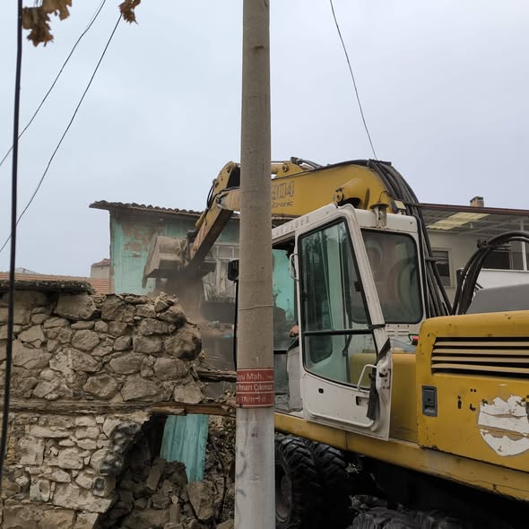 Bigadiç’te Riskli Binalar Alarm Verdi! 577984379 122218120148300867 5245105017840727066 n - Marmara Bölge Gazetesi