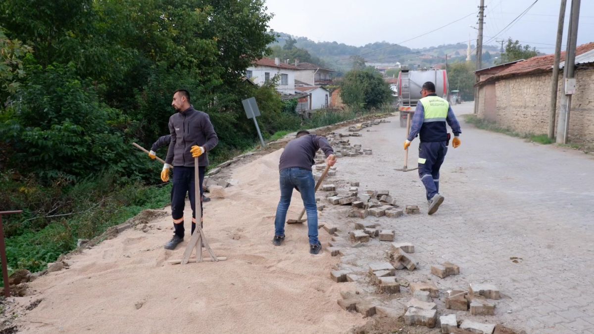 Susurluk Belediye Başkanı Hakan Yıldırım Semizel, kırsal mahallelerde yürütülen çalışmaları