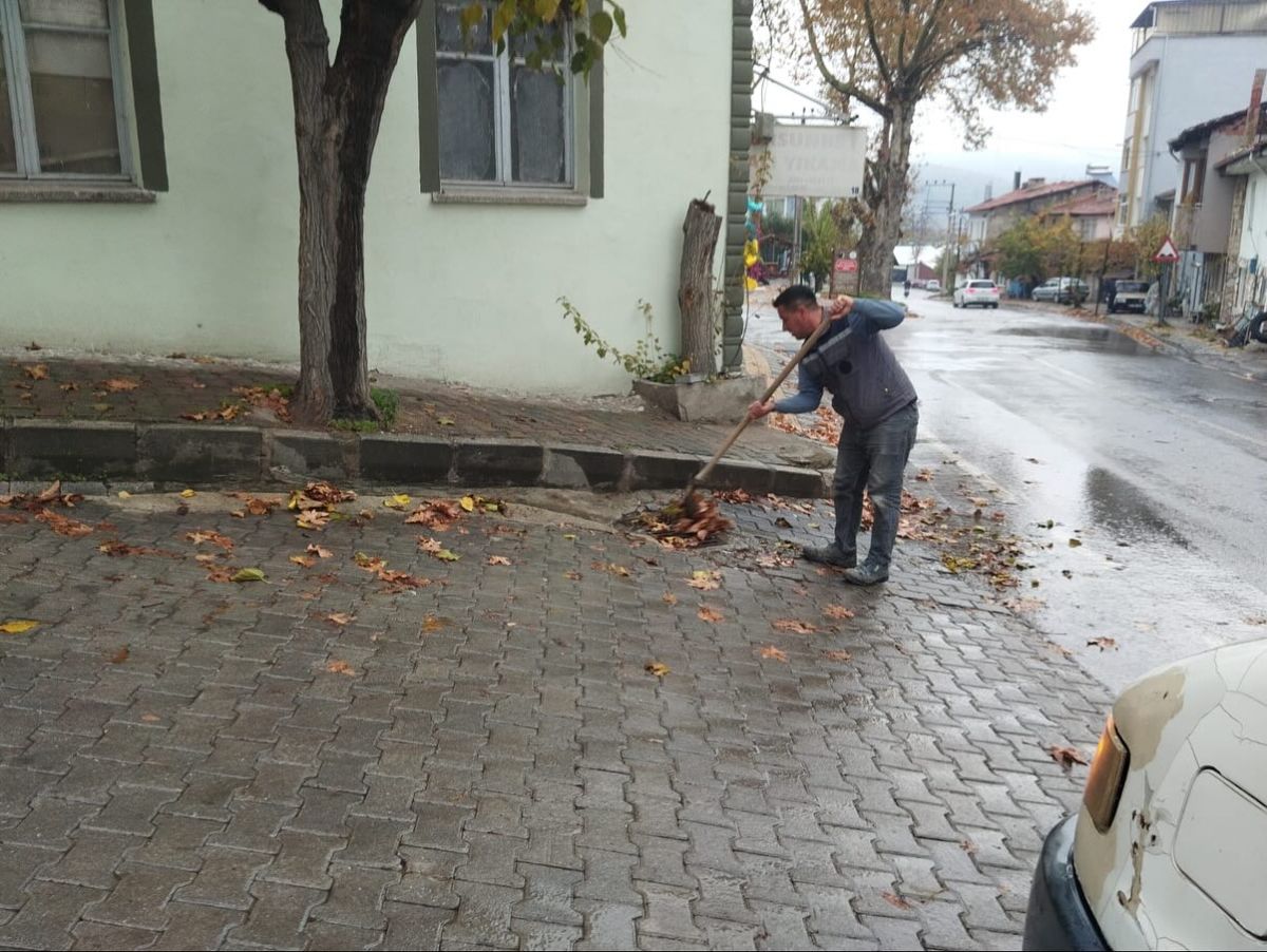 Mazgal Temizliği Hızlandı: Ekipler Sahada! 579638496 18497763058079512 2620924385817970036 n - Marmara Bölge Gazetesi