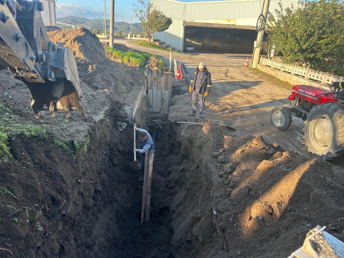 Kepsut’ta Hizmet Alarmı! Belediye Ekipleri İlçe Genelinde Seferber Oldu! 580101198 1156841843315478 2486166526692730442 n - Marmara Bölge Gazetesi