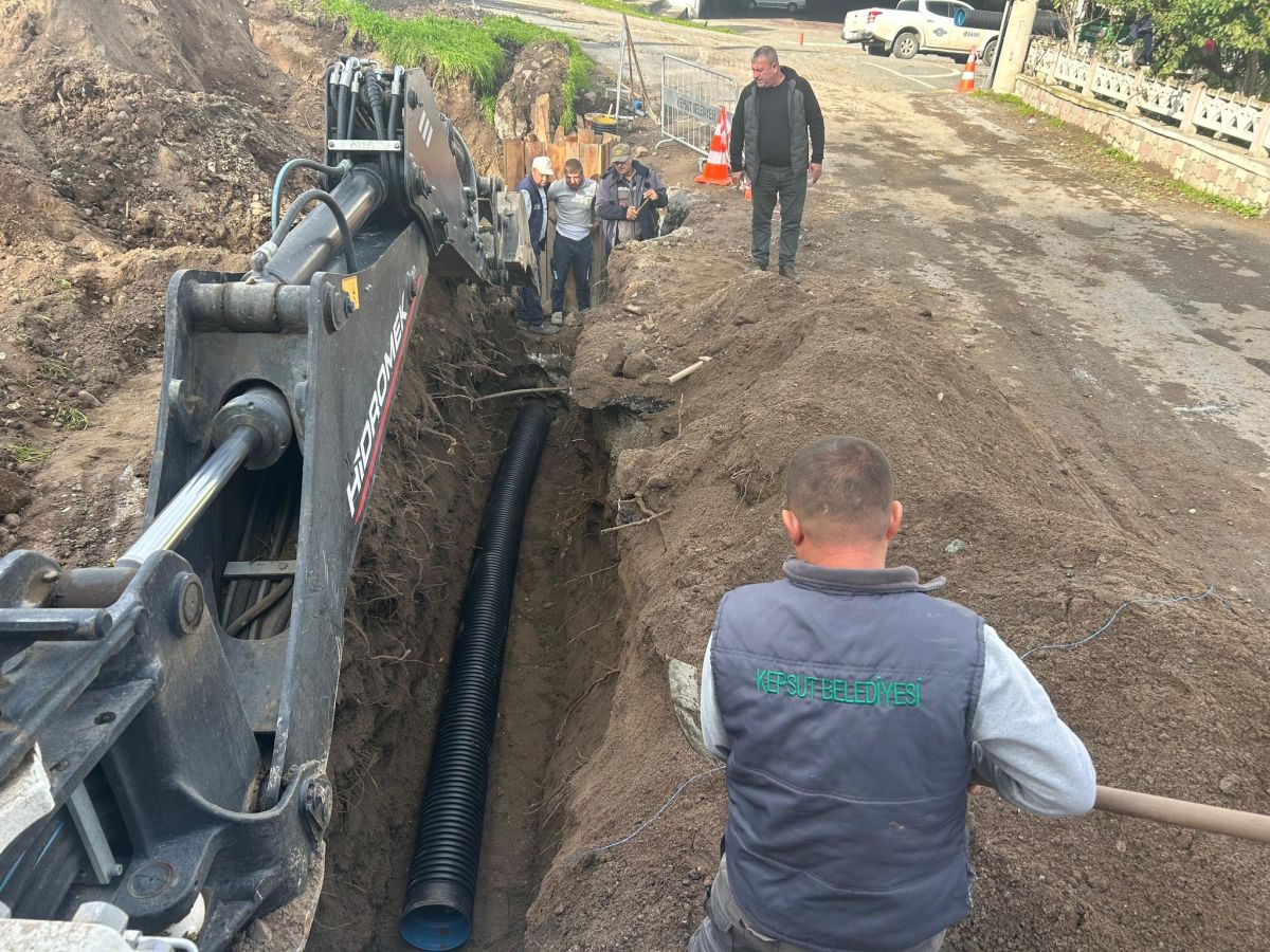 Kepsut’ta Hizmet Alarmı! Belediye Ekipleri İlçe Genelinde Seferber Oldu! 580516554 1156841613315501 6665923848206769895 n - Marmara Bölge Gazetesi