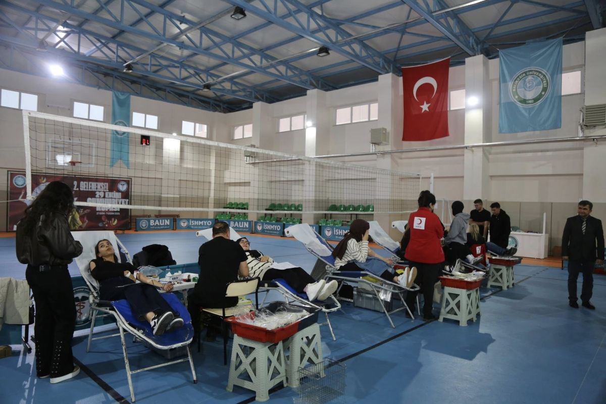 İvrindi Belediye Başkanı Önder Lapanta ve Kaymakam Faruk Atar, Türk