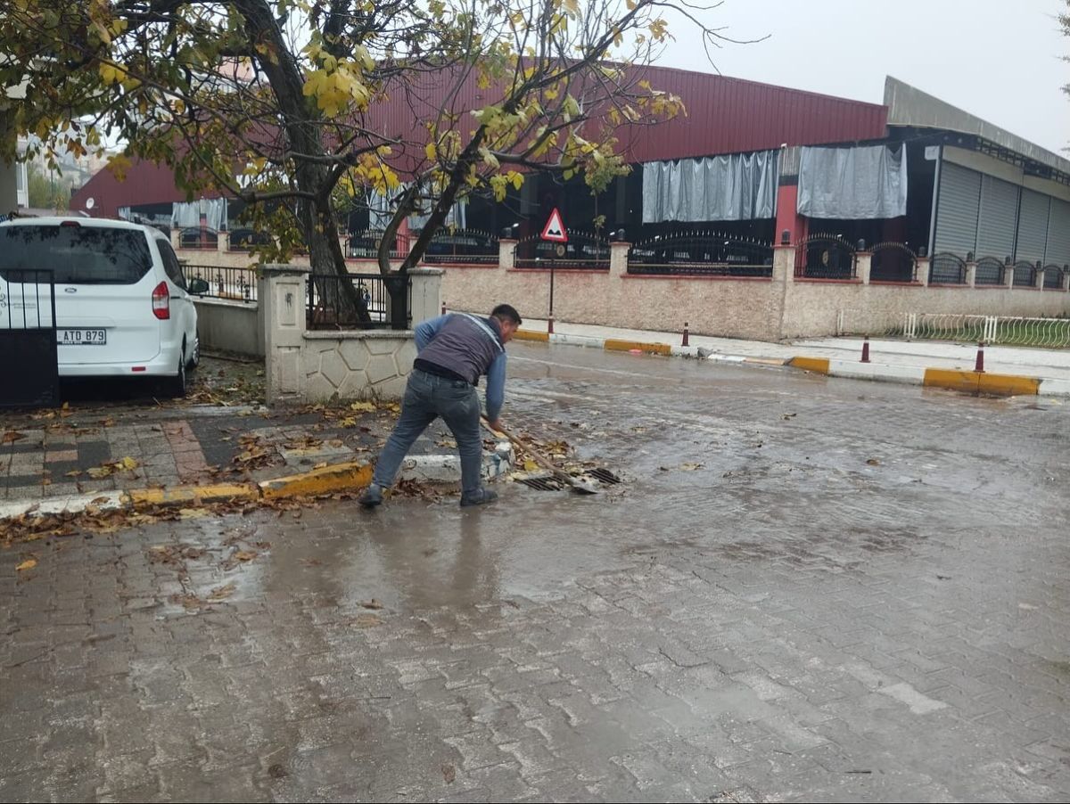 Mazgal Temizliği Hızlandı: Ekipler Sahada! 580776468 18497763031079512 1476599060990346844 n - Marmara Bölge Gazetesi