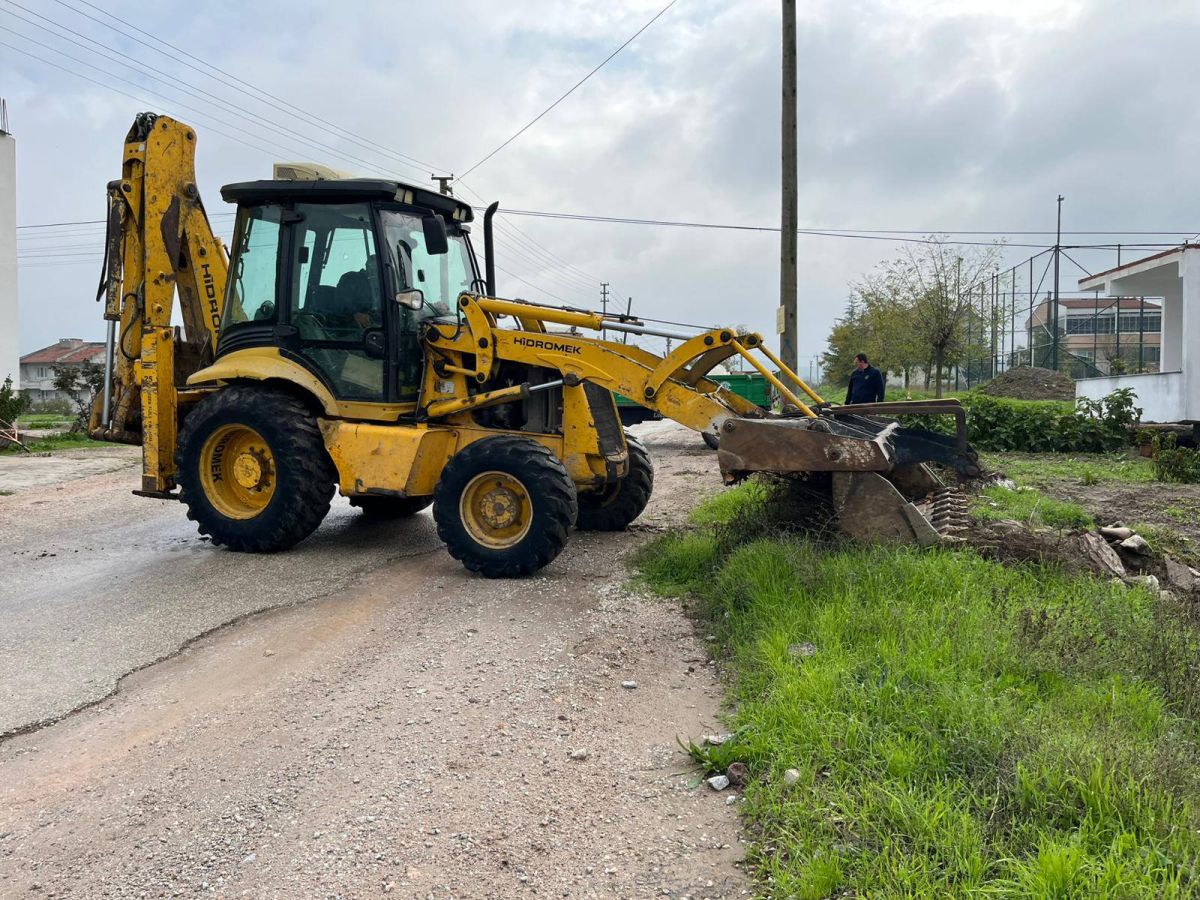 Kepsut’ta Hizmet Alarmı! Belediye Ekipleri İlçe Genelinde Seferber Oldu! 581526097 1156840046648991 8613042570251711364 n - Marmara Bölge Gazetesi