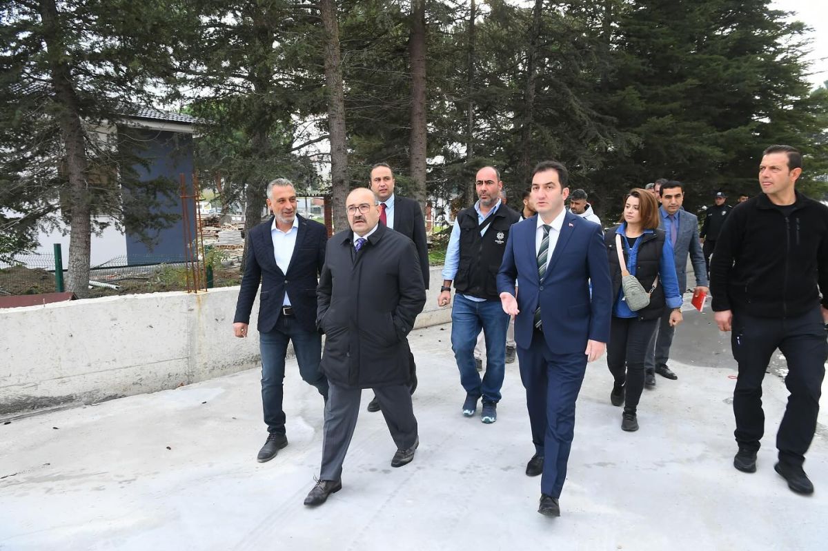 Vali Ustaoğlu’ndan Kepsut’a Çıkarma! 582104372 18315580966222704 4448281466065973660 n - Marmara Bölge Gazetesi