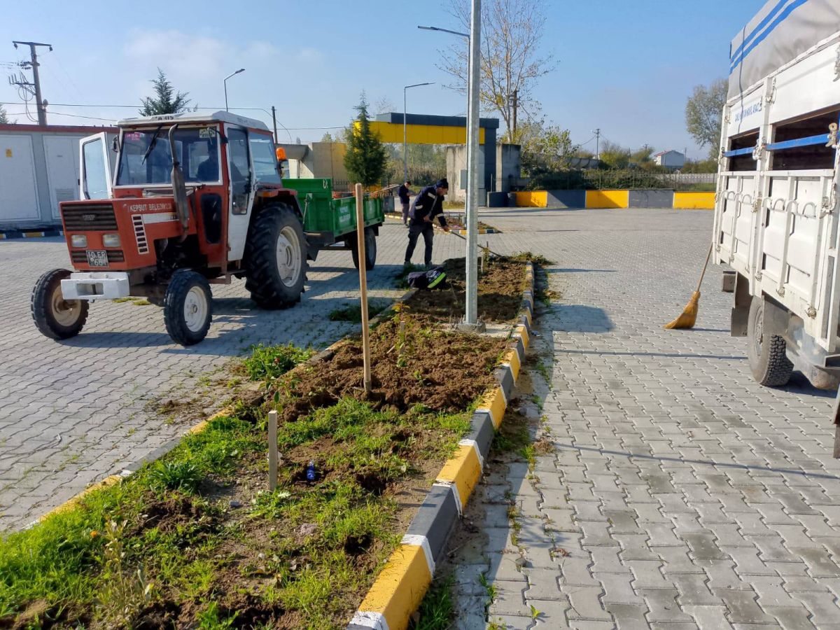 Kepsut’ta Belediye Ekipleri Tam Kadro Sahada 582559106 1159165303083132 3762634484343567616 n - Marmara Bölge Gazetesi