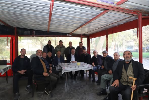 Gönen Belediye Başkanı İbrahim Palaz, Bostancı Mahalle Muhtarı Erhan Ovalı’ya,