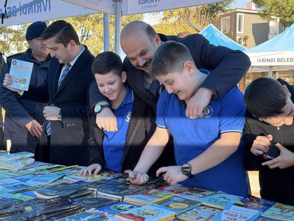 İvrindi’de bu yıl 5’incisi düzenlenen Kitap Günleri, geniş bir katılımla