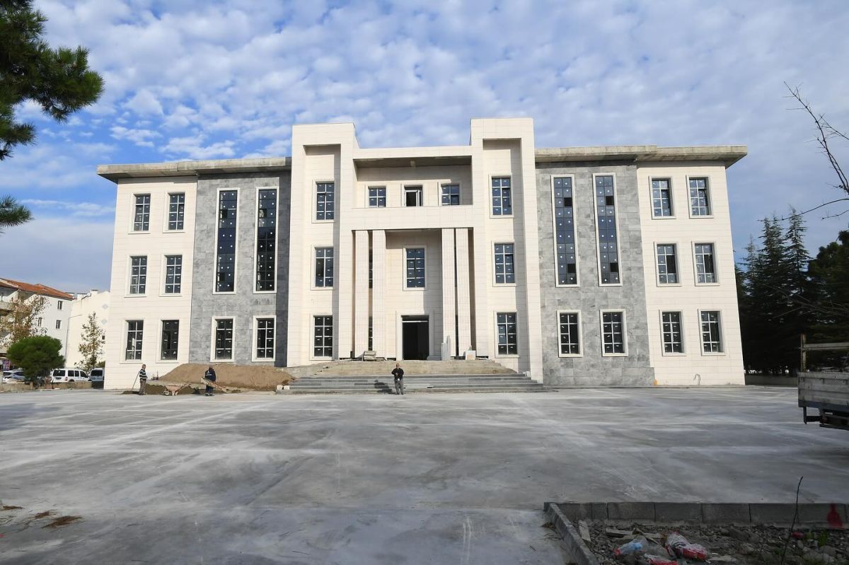 Balıkesir Valisi İsmail Ustaoğlu, Kepsut’ta yapımı büyük ölçüde tamamlanan yeni