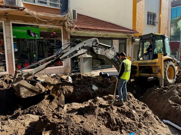 Bigadiç’in önemli ulaşım akslarından biri olan Hitay Caddesi’nde başlatılan yenileme
