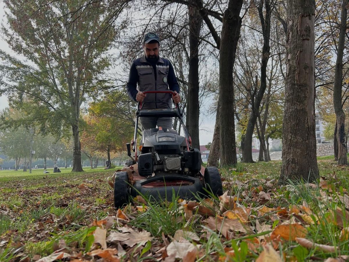 Dursunbey Belediyesi, ilçe genelinde çevre temizliği ve düzenleme çalışmalarını hızlandırarak
