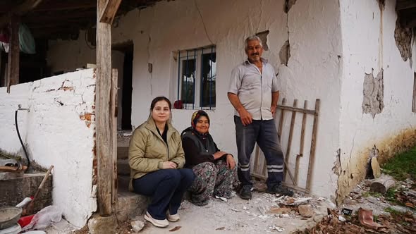 Sındırgı’da Kapı Kapı Destek! 584981723 1323083736518173 7349646676965458219 n - Marmara Bölge Gazetesi