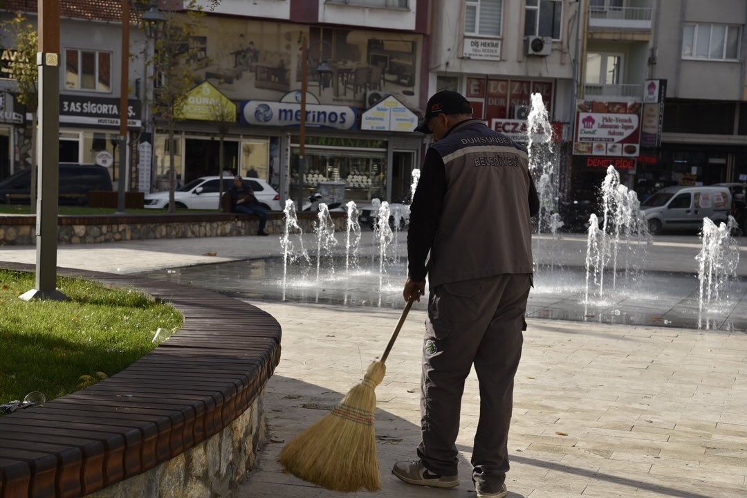 Dursunbey’de Temizlik Alarmı: Ekipler Sahada 587299138 18499713712079512 8544136603365882748 n - Marmara Bölge Gazetesi