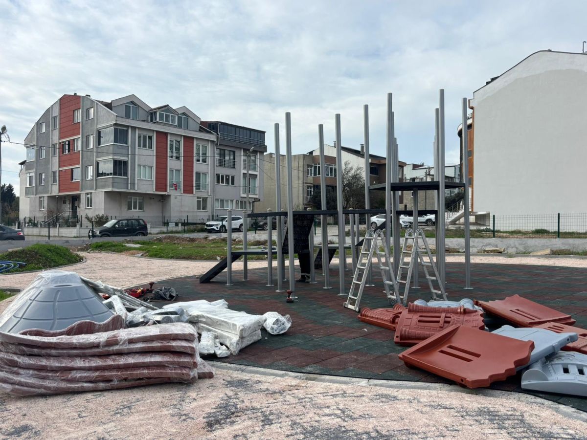 Bandırma’da altyapı ve park yatırımları aralıksız sürüyor. Belediye ekipleri bir