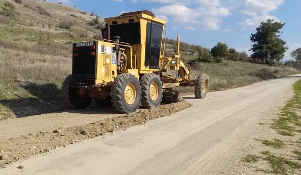 Bigadiç Belediyesi, kırsal mahallelerde üreticilerin tarlalarına daha hızlı ve güvenli