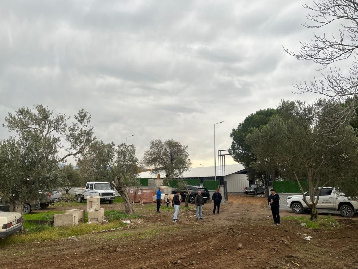Havran Belediye Başkanı Emin Ersoy, yapımında sona gelinen modern hayvan