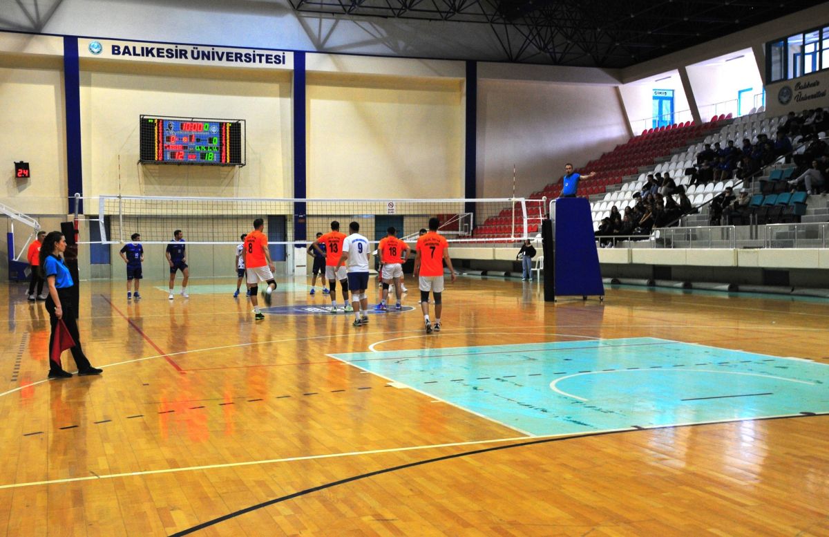 Balıkesir’de Ünilig Voleybol Maçları Rekor Heyecanla Açıldı! 589940002 1283208600502995 3736765026503429120 n - Marmara Bölge Gazetesi