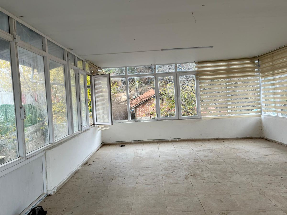 İvrindi’de belediye ekipleri onlarca farklı noktada eş zamanlı çalışıyor. Başkan