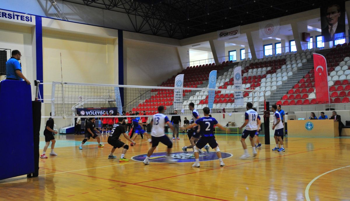 Balıkesir’de Ünilig Voleybol Maçları Rekor Heyecanla Açıldı! 590968318 1283208543836334 2745692096407921960 n - Marmara Bölge Gazetesi