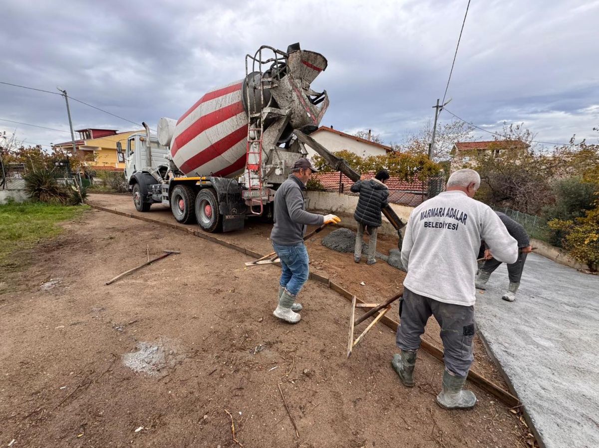Avşa Adası 5080 Sokak’ta başlatılan yol düzenleme ve beton çalışmalarında