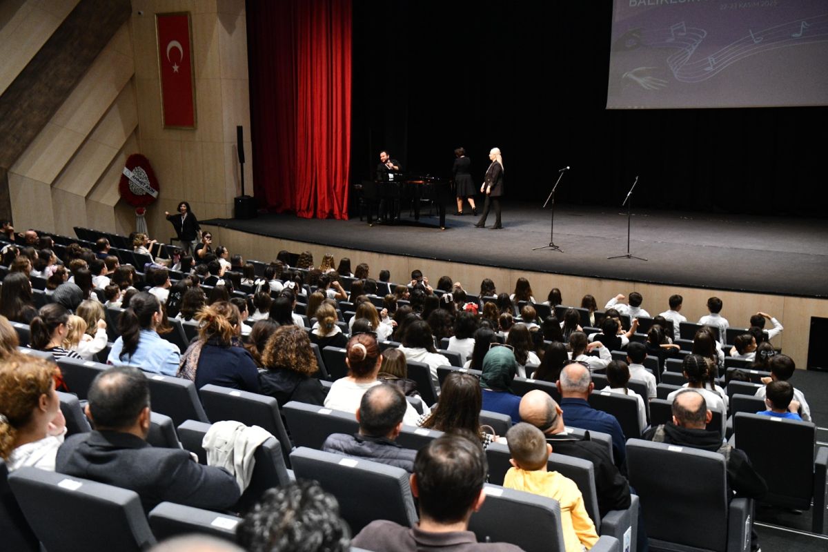 Korolar Maratonu Balıkesir’i Salladı! Unutulmaz Final Ayakta Alkışlandı 6c3faece 8f7e 4bdf 815a 0a7a63200ac8 - Marmara Bölge Gazetesi
