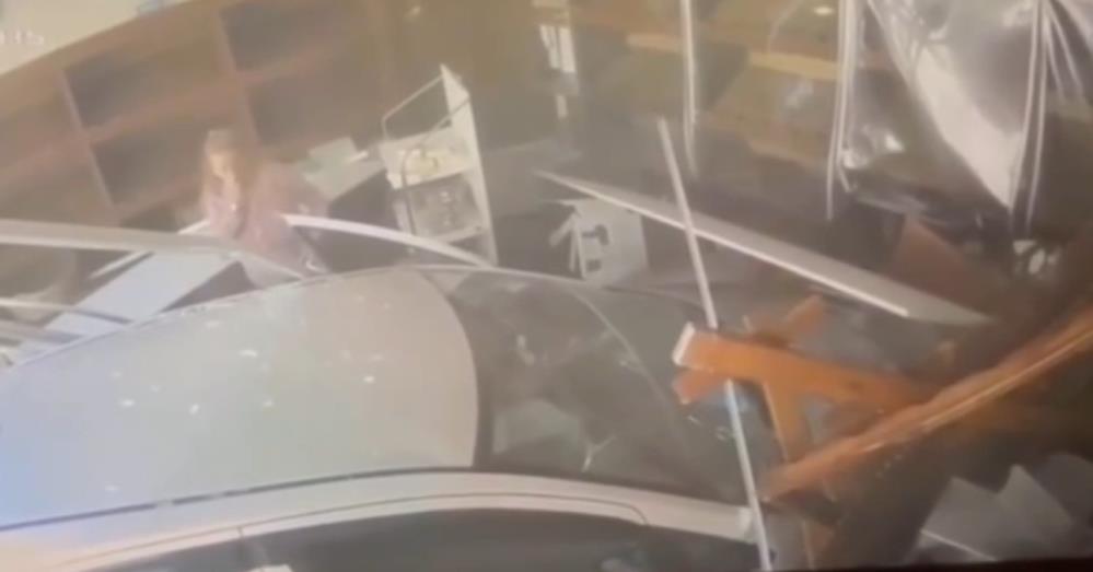 Otomobil Fırına Daldı AW571606 01 - Marmara Bölge Gazetesi