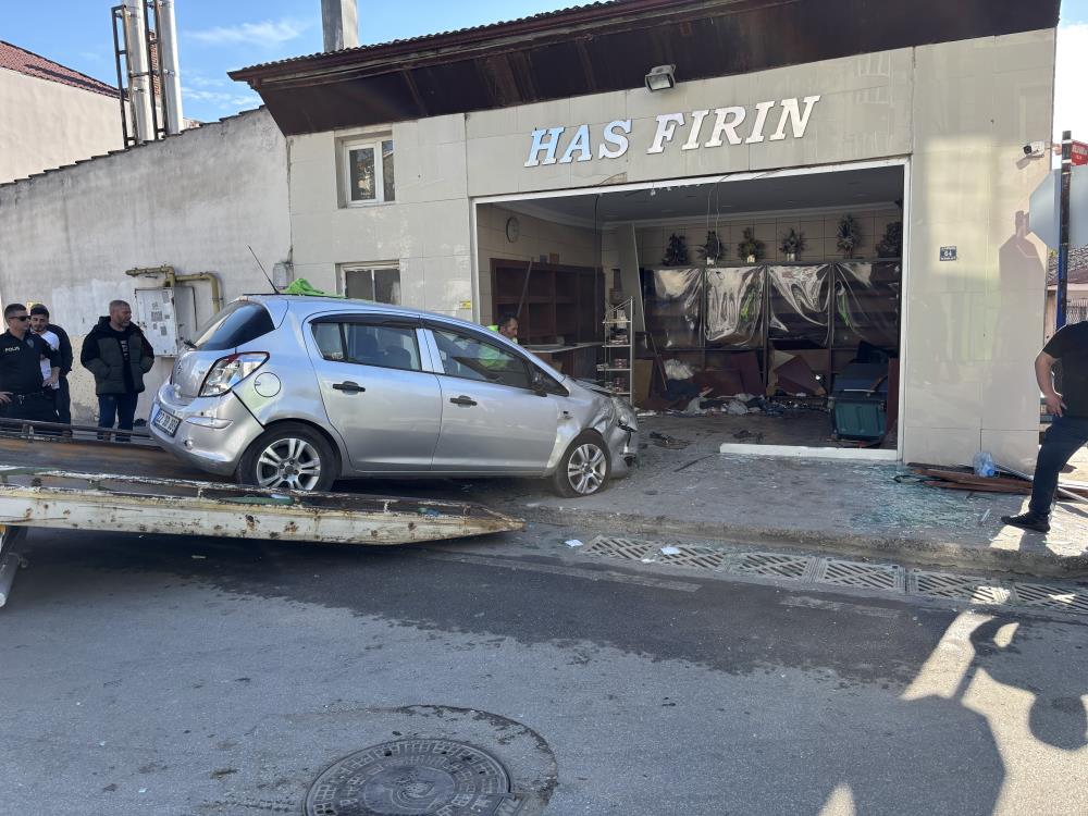 Otomobil Fırına Daldı AW571606 05 - Marmara Bölge Gazetesi