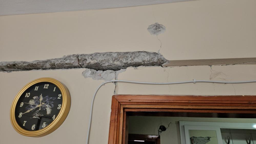 Sındırgı’da Deprem Yaraları Derinleşti: “Evlerimiz Oturulamayacak Durumda” AW574676 05 - Marmara Bölge Gazetesi