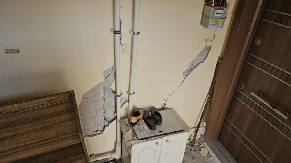 Sındırgı’da Deprem Yaraları Derinleşti: “Evlerimiz Oturulamayacak Durumda” AW574676 06 - Marmara Bölge Gazetesi