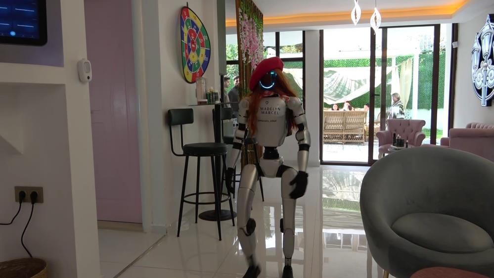 Güzellik Salonunda Şaşkına Çeviren Anlar 5 Milyonluk Robot İşe Başladı! AW575822 02 - Marmara Bölge Gazetesi