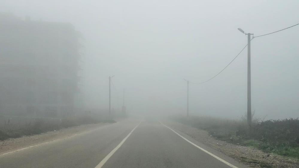 Balıkesir’in Bandırma ilçesinde sabahın erken saatlerinde etkili olan yoğun sis,