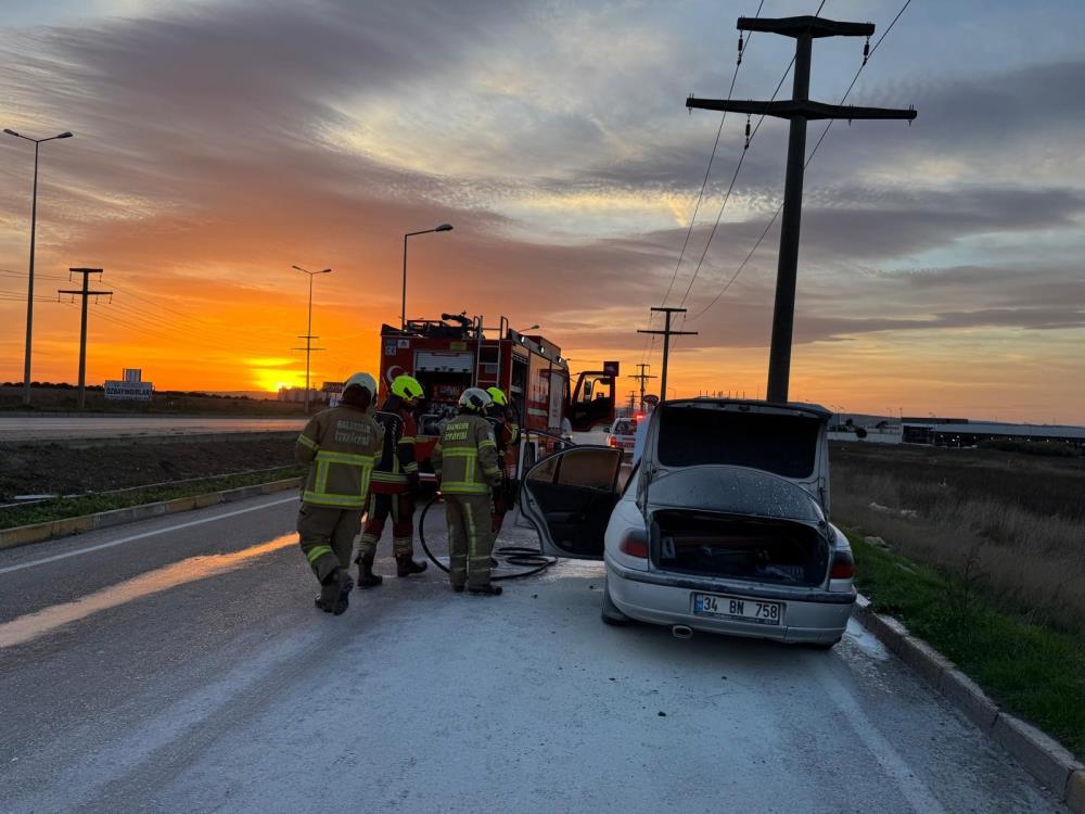 Balıkesir’in Bandırma ilçesinde seyir hâlindeyken motor kısmı bir anda alev