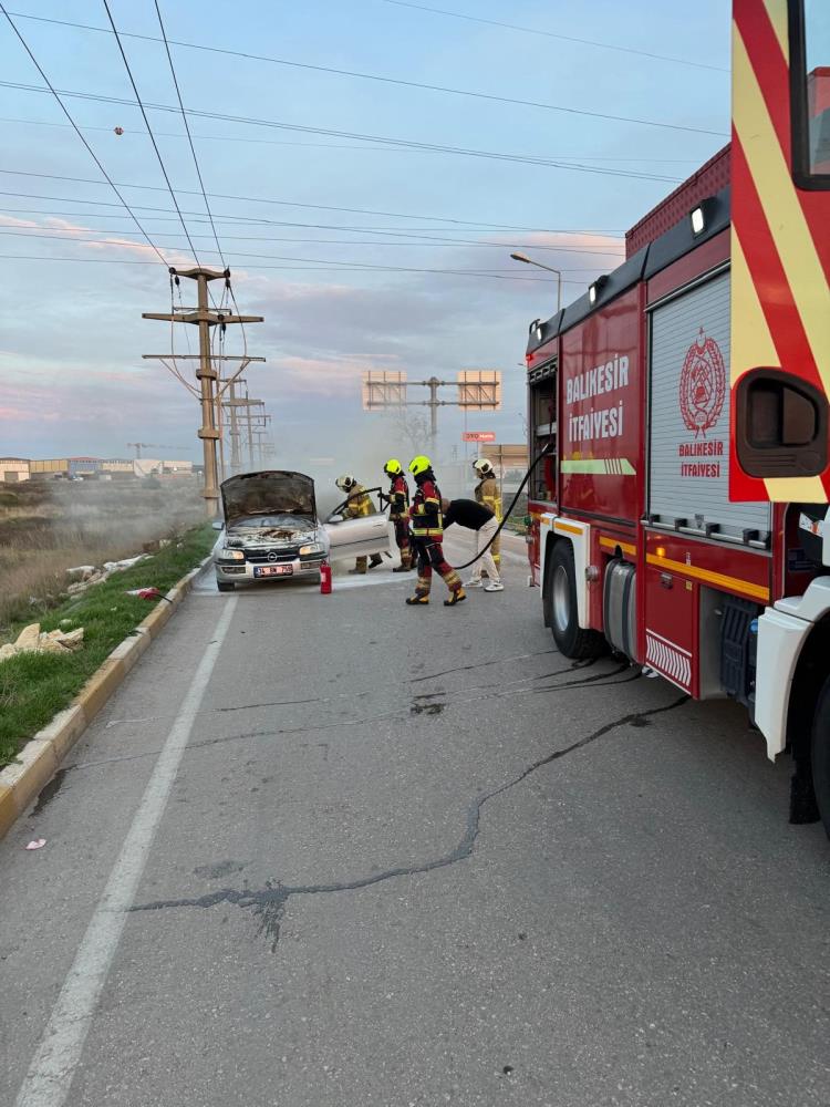 Bandırma’da Otomobil Yandı! AW581672 02 - Marmara Bölge Gazetesi