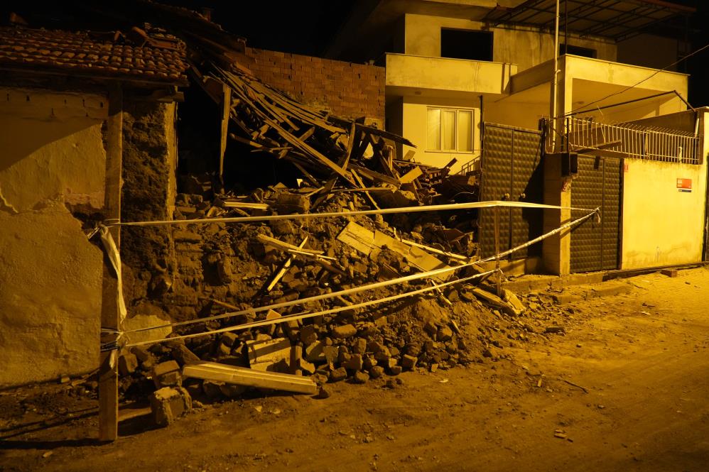 Edremit’te Metruk Bina Çöktü! AW582056 01 - Marmara Bölge Gazetesi