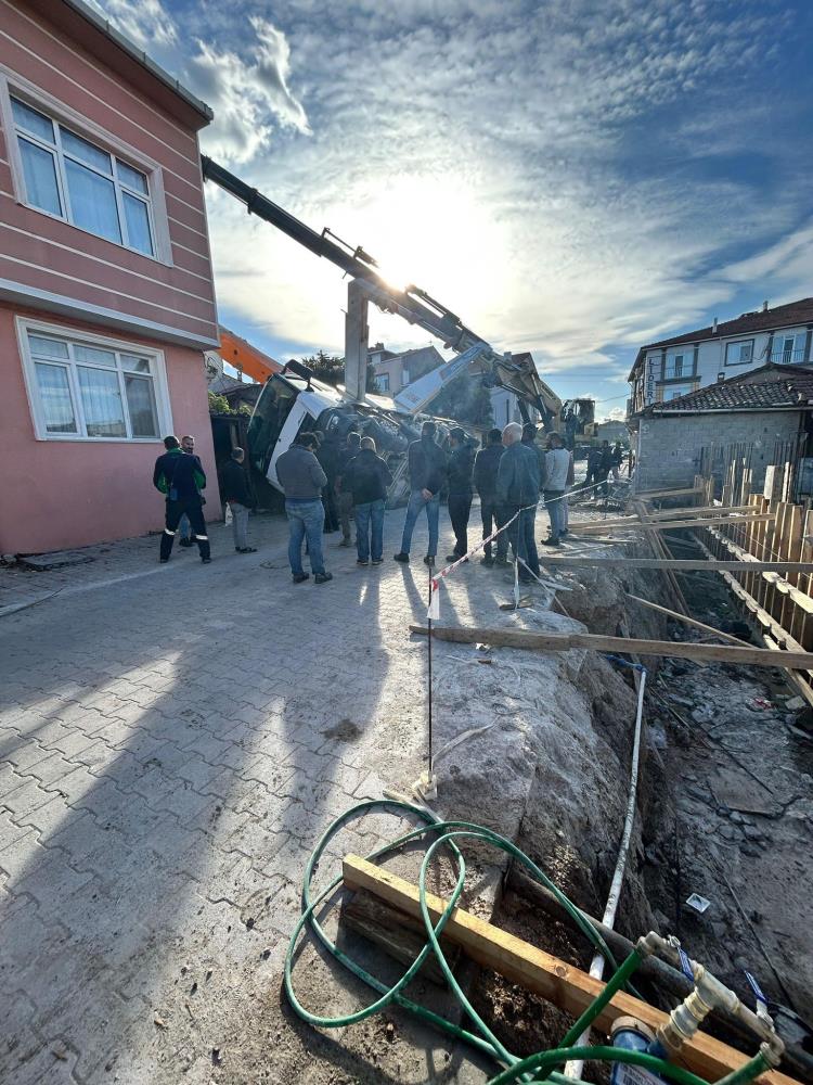 Balıkesir’in Gönen ilçesine bağlı Reşadiye Mahallesi’nde çalışma sırasında bir beton