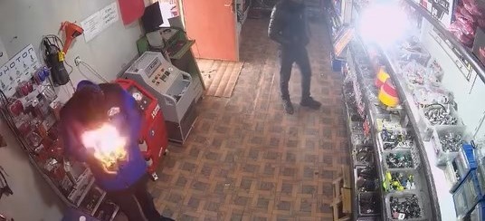 Sprey Kutusu Bir Anda Patlayarak Yandı! AW588670 01 - Marmara Bölge Gazetesi
