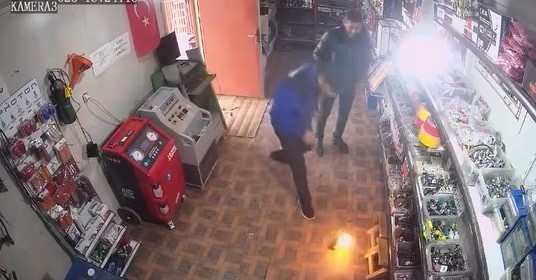 Sprey Kutusu Bir Anda Patlayarak Yandı! AW588670 03 - Marmara Bölge Gazetesi