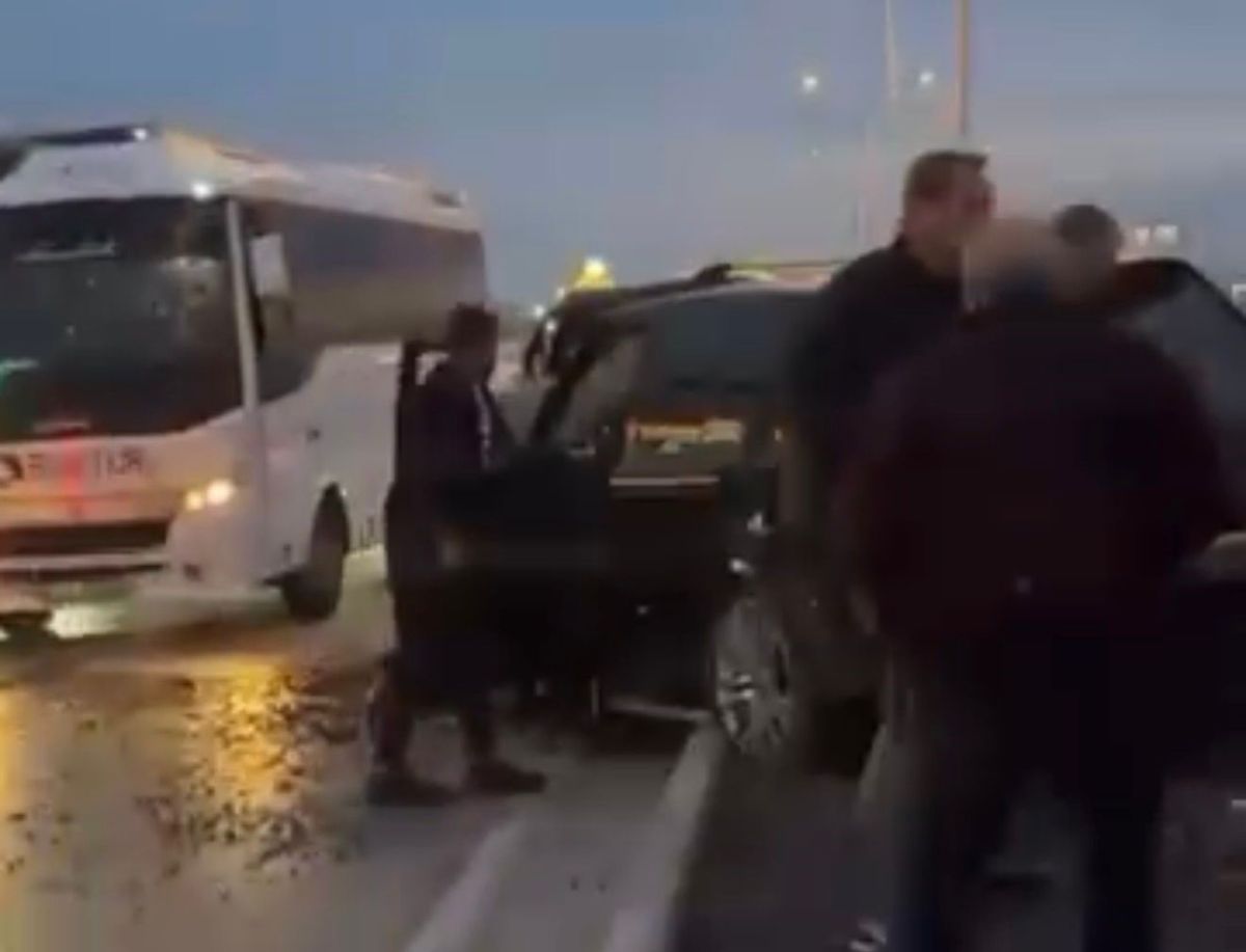 Bandırma’da 6 aracın karıştığı zincirleme trafik kazasında bir kişi yaralandı.