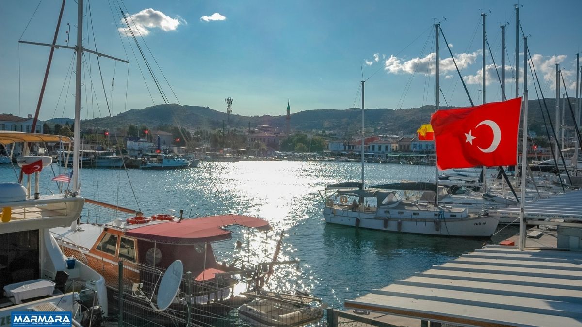 İzmir’in Urla ilçesine bağlı Gülbahçe Mahallesi, hem huzurlu doğası hem