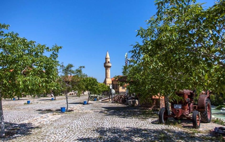 Manisa Akhisar’da yer alan Ravika Köyü, Yunanistan’daki orijinal köyün birebir