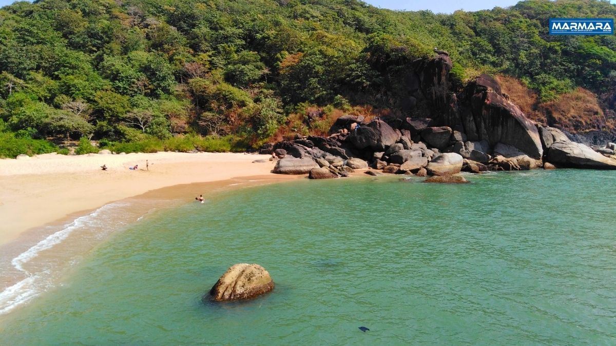 Ege’nin kalabalık tatil merkezlerinden uzakta, doğası ve huzurlu atmosferiyle öne